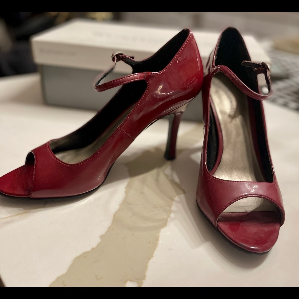 Worthington Brand Wine colored Patent heels!